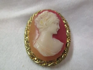 Vintage gold tone Brooch Pin with amber plastic Cameo - Picture 1 of 3