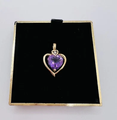 Collar colgante de oro de 10k con corazón de amatista y diamante Alwand Vahan Foto 1 de 4