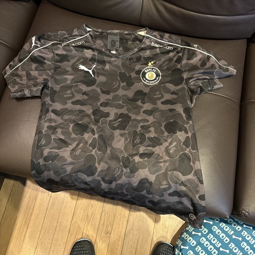A BATHING APE (BAPE) Felpa con cappuccio in maglia calcio mimetica Puma Bape taglia XL da uomo