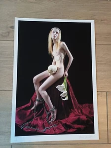 PLINIO MARTELLI FOTOGRAFIA STAMPA INKJET NUDO CON TESCHIO MEMENTO MORI 48X33 CM - Foto 1 di 5