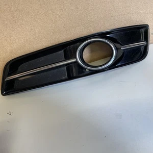 Audi A3 2012 8P pasajero cercano luz antiniebla parachoques parrilla 8P0807681AA genuino - Imagen 1 de 9