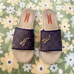 Chanclas Respoke CAMELIA negras Gucci Tiger Slides para mujer talla US 7 euros 38 - Imagen 1 de 10