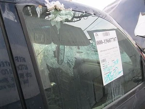 2007 Chevy Trailblazer FRONT DOOR GLASS Right SS from vin 126015 non laminated - Picture 1 of 3