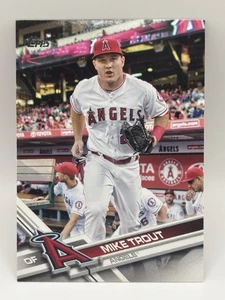 Topps Mike Trout #20 2017 Los Angeles Angels casi nuevo - Imagen 1 de 2