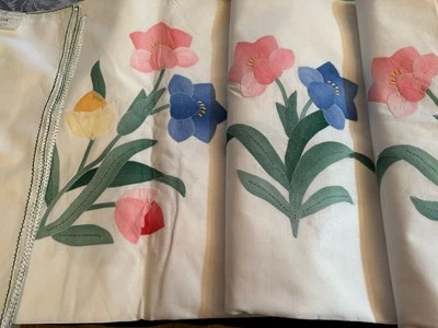 Conjunto de toalhas de mesa vintage bordadas Appliqué’s Little Holland 72 X126” e 12 guardanapos - Imagem 1 de 4