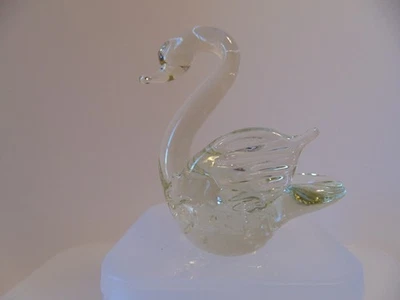 Swan Figurine - Hand Blown Art Glass - With Controlled Bubbles - 3.75" High - Image 1 of 4