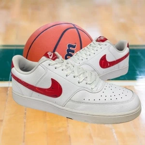 Scarpe sneakers Nike Court Vision basse stampa swoosh bianco rosso nero DM7588-100 12 - Foto 1 di 13