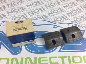 (2) New Vintage NOS - OEM 1973 Ford - Fuel Tank Brackets - D3TZ-9A041-A - Foto 1 di 2