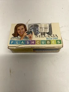 Vintage Sylvania Blue Dot Flash Cubes USA 3 Cubes 10 Flashes Unused - Picture 1 of 2