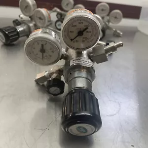AirGas SGT500-125-4F-BV Single Stage Stainless Steel Compressed Gas Regulator - Picture 1 of 8
