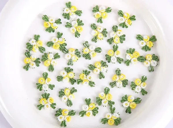 3/4"wide embroidered roses sew on appliques price for 10 pc - Image 1 of 1