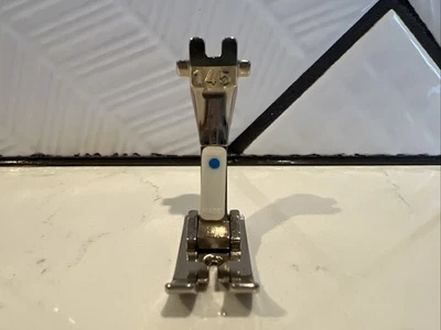 Genuino BERNINA #145 Tela Voluminosa Denim Prensatelas Pie - Punto Azul - Pies Estilo Antiguo Foto 1 de 4