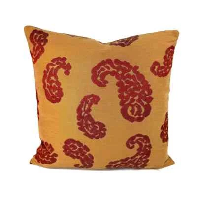 Funda de Almohada Scalamandre Katmandú en Dorado y Rojo - 20" x 20" Dorado y Rojo Foto 1 de 4
