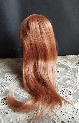 jolie perruque  cheveux naturels poupée ancienne -tour de tête 26 à 28 cm - Photo 1/4