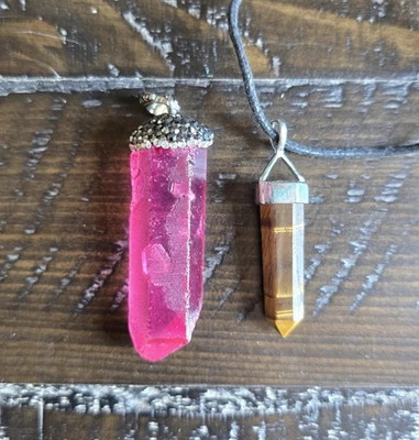 Lot of 2 Crystal Pendants Tigers Eye & Pink Synthetic Boho Witchy Costume  — 第 1/4 张图片