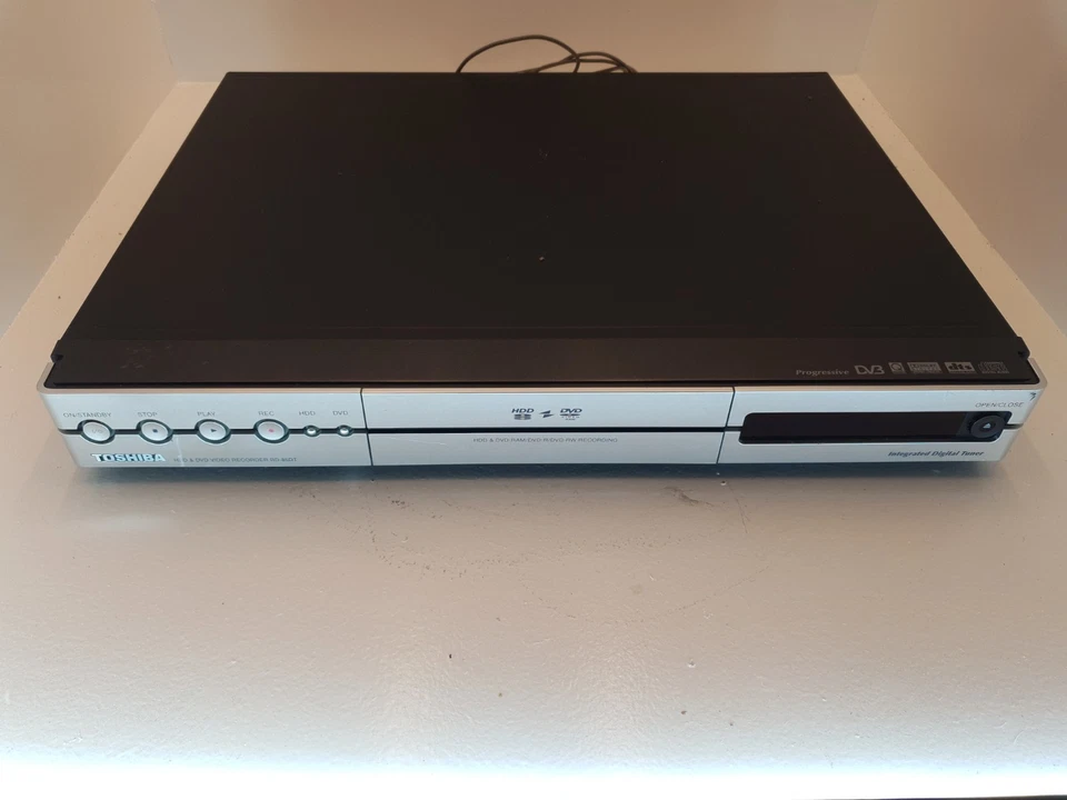 Toshiba RD-85DT HDD & DVD RAM Recorder 160GB HDD Freeview R & RW DVB  - Image 1 of 4