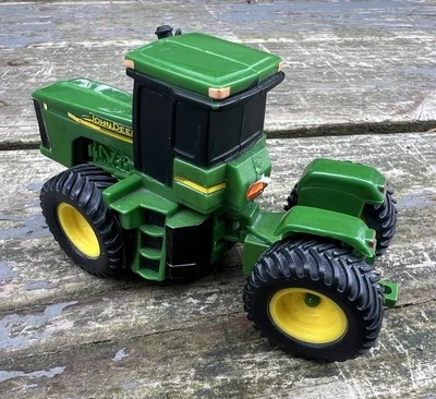 ERTL 1:64 Scale DieCast John Deere 9620 Tractor 4WD Articulated Model G0519YL00 - Image 1 of 4
