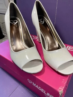 Zapatos Madeline blancos/perlados imitación cuero peek toe zapatos de tacón grueso Foto 1 de 4