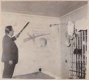 1971 Pressefoto Orleans Parish Prison Warden A.J. Falkenstein Inspektionszelle - Bild 1 von 2