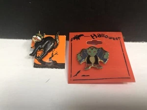 Menge 2 ~ Halloween Anstecknadel Vampir Dracula & schwarze Katze - Bild 1 von 3