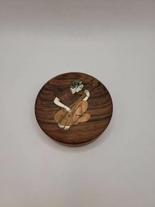 Vintage Handcrafted Hard Wood Paperweight with Inlaid Musician Design 3" - Imagen 1 de 5