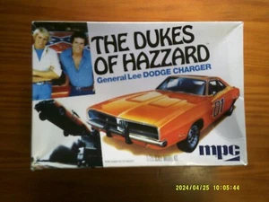 The Dukes of Hazzard General Lee Dodge Charger MPC 1:25 scale Kit 706/12 - Picture 1 of 3