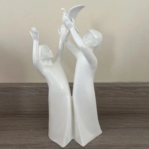 Royal Doulton - The Gift of Freedom - HN 3443 - 1993 - Figur - BESCHÄDIGT - Bild 1 von 16