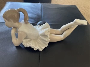 Bailarina LLADRO Nao acostada en pensamiento sin astillas ni grietas simplemente perfecta - Imagen 1 de 5