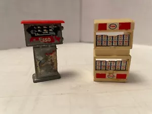 VINTAGE MODEL BRITAINS ESSO PETROL PUMP + OIL STAND - garage forecourt - Picture 1 of 3