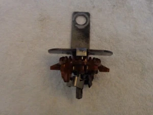 Briggs and Stratton Governor Oil Slinger 691968 (24AG1) - Imagen 1 de 3
