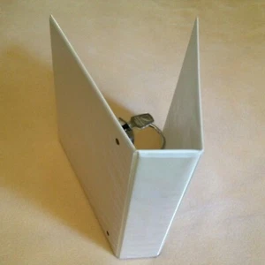2 1/4" binder with 3 round rings - side spine - Picture 1 of 9