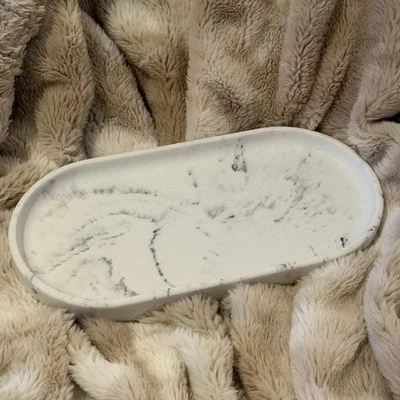 "Bandeja ovalada de resina de piedra maciza ZARA HOME - diseño de mármol blanco, 11,5""" Foto 1 de 4