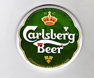 Carlsberg Jumbo Imán de Nevera Cerveza Mat Bar Ale 3" 75mm Hoja Sub Insignia Lager - Imagen 1 de 4