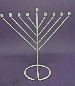 Menorá de metal Hanukkah plata iridiscente/rosa 11" x 11" EC - Imagen 1 de 5