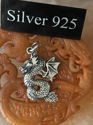 Colgante dragón de plata con cadena de plata Foto 1 de 4