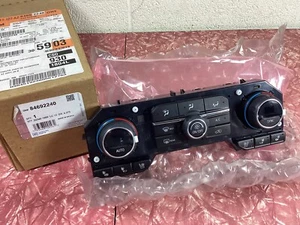 2020-2022 Silverado OEM GM Heater & Air Conditioning Control Panel 84692240 - Picture 1 of 7