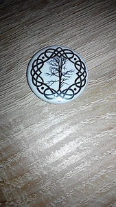 Herbstschmerz - Yggdrasil - Button - Weiss mit schwarzem Baum - Keltenkreis - Bild 1 von 1