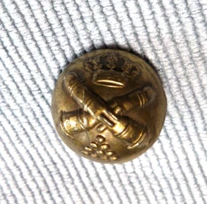 Vintage Metal Livery Uniform Button Crown Cannon & Cannon Balls - Picture 1 of 4