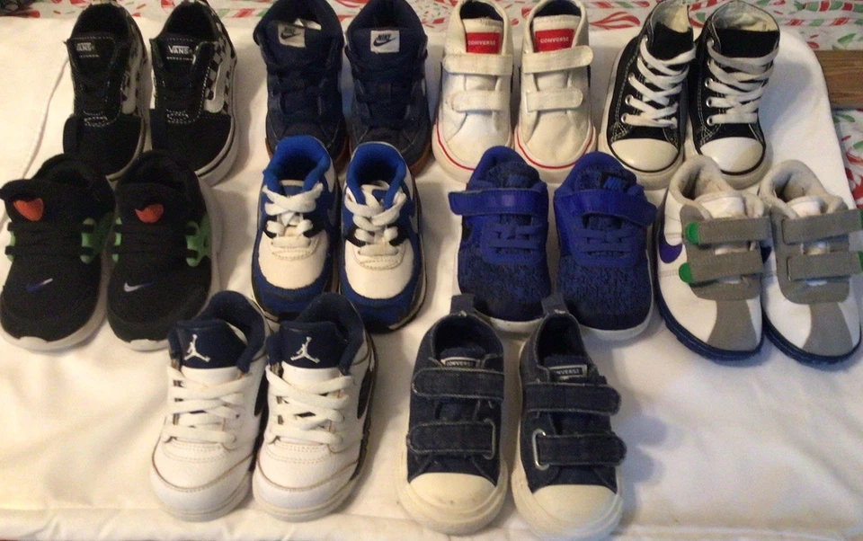 Lote de 10 pares de zapatos de bebé niño talla 5 y 6 Jordan’s, Nike, Vans, Converse Foto 1 de 4