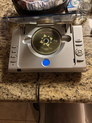 Sistema estéreo micro CD reproductor de casete AM/FM Coby CX-CD375 Foto 1 de 4