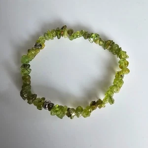 Olivin Peridot Edelstein Chips Perlen Stretching Armband 6" - Bild 1 von 2