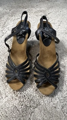 Tacones de cuña aerosoles negros Foto 1 de 3