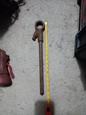 Vintage 17" Toledo Pipe Threading Machine Company Ratchet Head Handle w/out Die  - Image 1 of 4