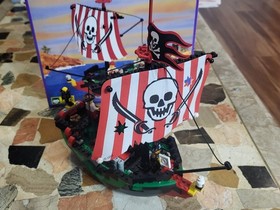 LEGO 6250 Pirates Cross Bone Clipper Complete Set with Box and Instructions 1997