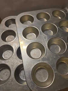 Lote de 2 Mini Muffin Tin Pan 12 Cupcakes Vintage Comet EE. UU. y Mirro Aluminio - Imagen 1 de 4