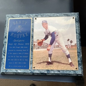 SANDY KOUFAX DODGERS HALL OF FAME 1972 PLAKETTE #8 IN LIMITIERTER AUFLAGE VON 165 - Bild 1 von 2
