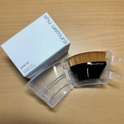 shu uemura Petal 55 Foundation Brush brand new UK Seller