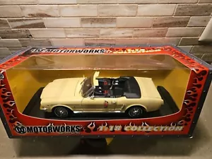 Motor Max 1964 1/2 Ford Mustang convertible marfil fundido a presión 1:18 - Imagen 1 de 12