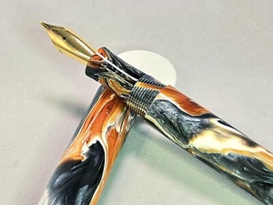 A Medida 'OCTUBRE' AnalogNotes Fntn Pluma Otoño Boreal Manipulación Resina 1/1 M - Imagen 1 de 23