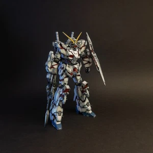 HGUC Gundam Unicorn Destroy Mode 1/144 custom built bemalt - Bild 1 von 7